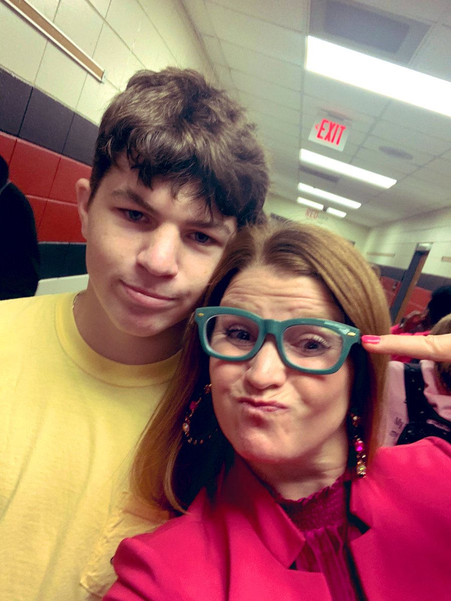 missliz31's tweet photo. And we are backkkkkkkk ❤️❤️❤️❤️ #LikeWeNeverLeft 
2023 is going to be 💯 #BeBC23 #SelfieChallenge @BryanCountyMHS #ProudPrincipal https://t.co/bwr8GDLG7X