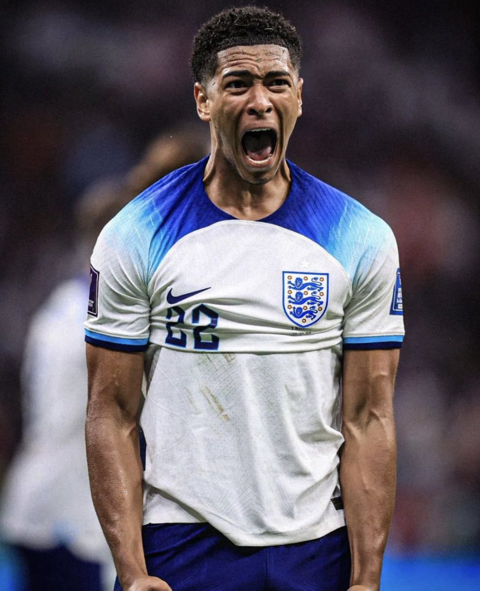 DeadlineDayLive's tweet photo. 🚨 Jude Bellingham favours a move to Real Madrid over any club from the Premier League right now.

Man City and Liverpool are still alive in the race, but Madrid are clear frontrunners.

(Source: @MatteMoretto) https://t.co/sM1BvNPJ37