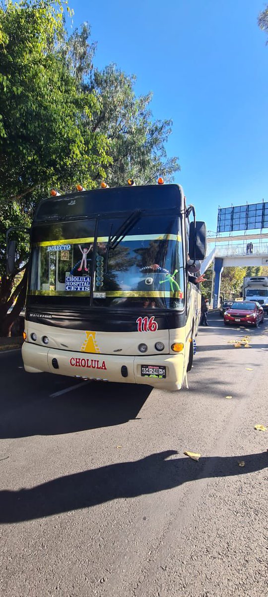 aegh7's tweet photo. Fuerte #accidente en la recta a Cholula, sentido Cholula. 
Hagámoslo viral, el responsable del autobús se dio a la fuga (anexo fotos), @laredcincoradio @TelevisaPuebla @aztecapuebla https://t.co/EER7FmxT8K