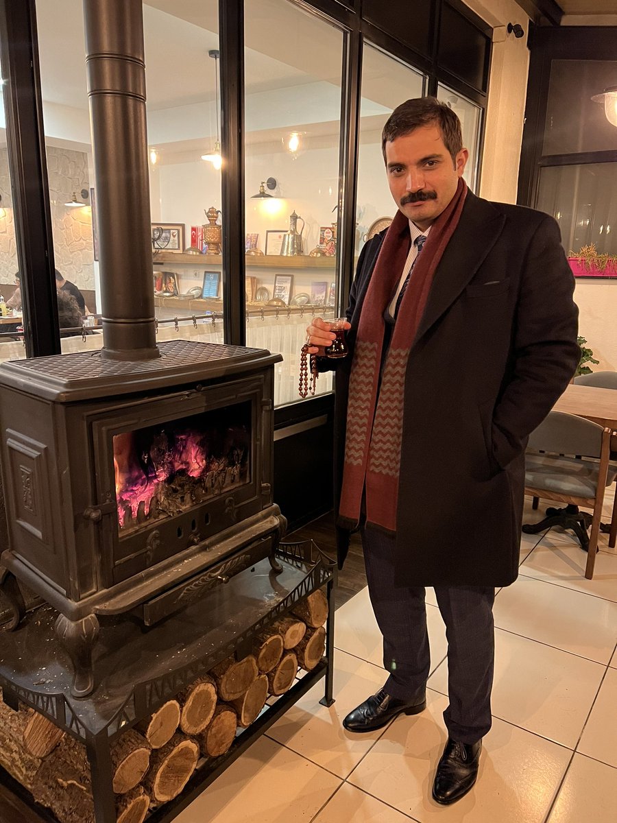 Yiğit kişinin ölmekle şanı bitseydi; Alp Er Tunga asırlardır kavmin kahramanlık sembolü olmaz, Kültigin ismi taşa yazılmaz, Kürşad'ın yenilmezlik anıtı gönüllere dikilmez, Sultan Alparslan'ın sevdası çağlar aşmazdı...
#sinanates
#ahdevefaimandandır
#TürkçüTurancıgençlik