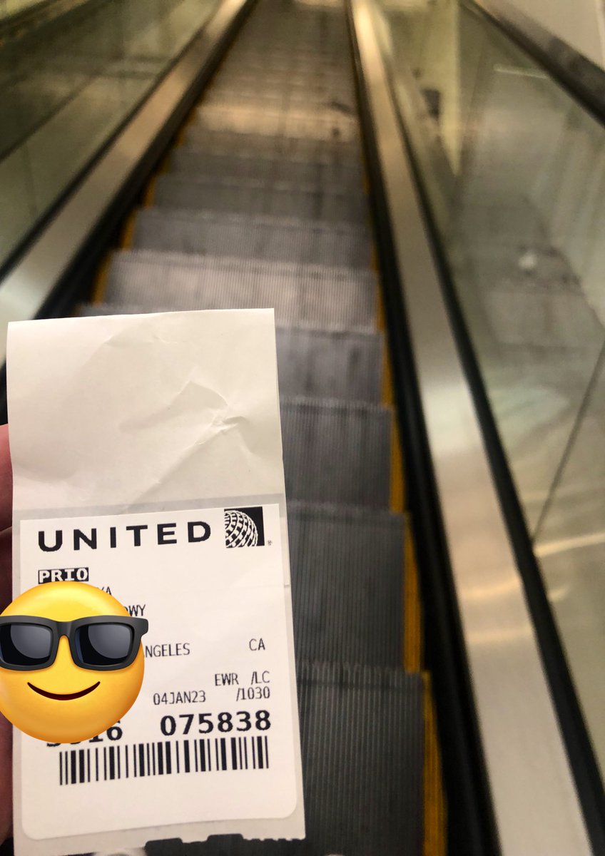 tibwfy's tweet photo. ヒューストンからニューアークに到着しました✈️ NYでパンデミックの発生する３日前にいたので、3年弱振りくらい。無事に荷物は受け取ってすぐ、8時間前だけど次の便にチェックイン出来ました！　これで身軽に動けますが、数時間後にはまたフライトです #anaダイヤモンド https://t.co/Da7zUj2XYU