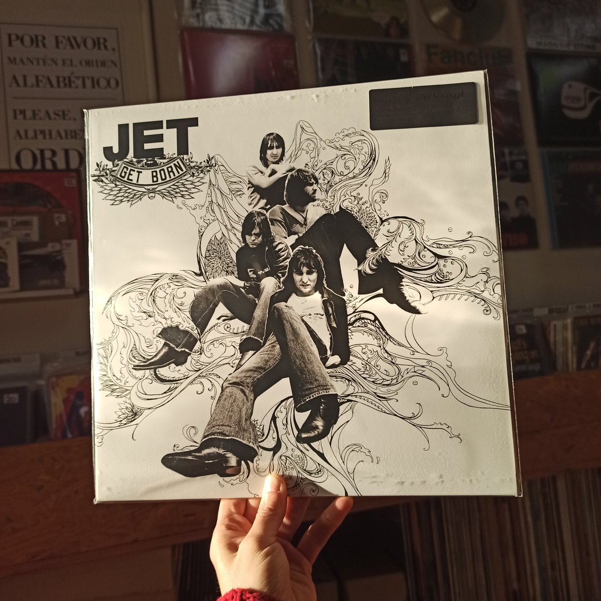 _Altafidelidad's tweet photo. Vuelve a estar por aquí el álbum de debut de los australianos Jet, Get Born. Incluye su gran hitazo "Are you gonna be my girl" #Jet #GetBorn #Rock&Roll #PopRock #musiconvinyl #discazos #DiscosDeVinilo #TiendaDeDiscos #Vinilos #33rpm #LongPlay #VinylShop #VinylRecords https://t.co/A9kQewml9w