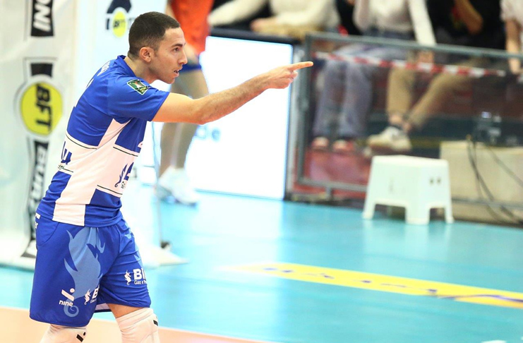 thevolleynews's tweet photo. Totò Rossini: "Ripartiamo con un po' di amaro in bocca" (VIDEO)
https://t.co/KBRvIXvQ8c

#VolleyNews #ModenaVolley #SalvatoreRossini #SuperlegaMaschile #TommasoRinaldi https://t.co/w3r6uSP1HB