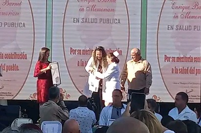 FernandezMaryde's tweet photo. A 39 años de la creación de este Programa, su fortalecimiento ha sido evidente. Hoy #Cienfuegos es sede del acto nacional. Felicidades para los profesionales de la salud y para el pueblo beneficiado. #JuntarYVencer #Revolución #VengaLaEsperanza https://t.co/raHmOeWDat