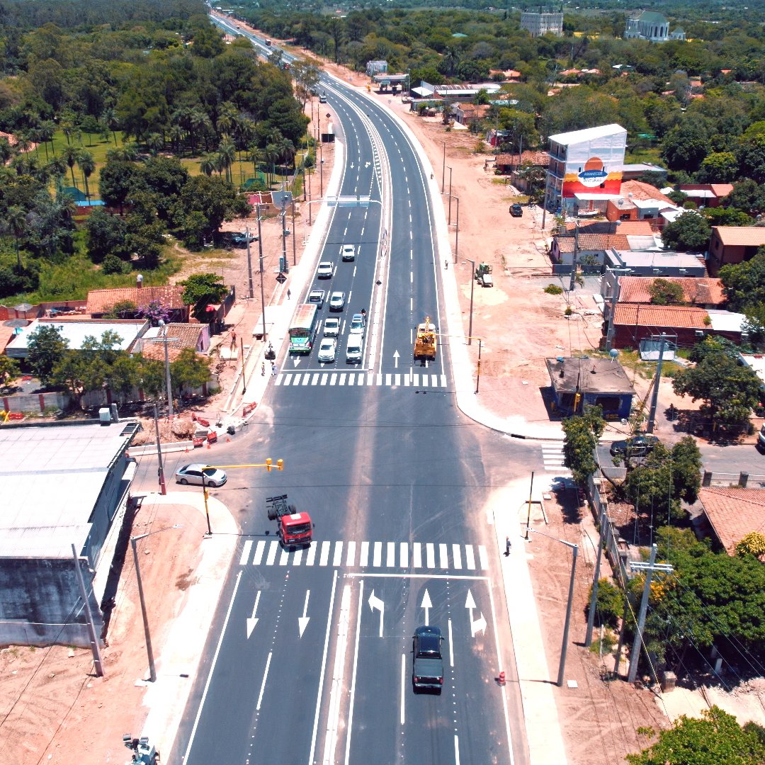 Que va a pasar si algún camión queda sin frenos al bajar el cerro? Ya ocurrió antes, y es muy probable que ocurra de nuevo. Van a esperar a que ocurra un accidente para ver si el semáforo es la mejor alternativa? No había forma de construir una rotonda, o mejor aún, un viaducto?