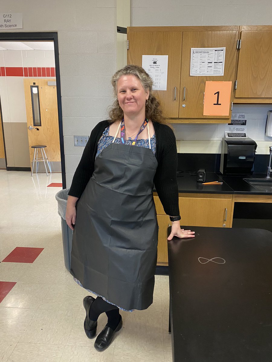 rodriguez_sci's tweet photo. Our librarian who does it all! Thank you to @ZachryLibrary Mrs. Key for helping 7th grade science with the frog dissection. @NISDZachry @NISDZachryCyber @NISDMSScience #nisdmssciencecoach https://t.co/atqaeWgbCo