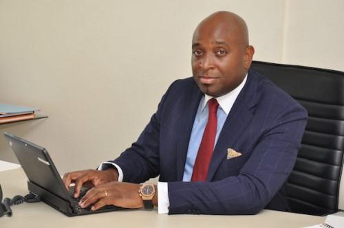 micmag237's tweet photo. 🇨🇲ce lundi, le nouveau directeur général de la Kribi Power Development Company (#KPDC) S.A Frédéric Didier Mvondo a pris fonction. Cette nomination a eu lieu le 22 décembre 2022 à l'hôtel Hilton de Yaoundé par le conseil d'administration de la #KPDC S.A. #micmag #Cameroun. https://t.co/6Mt4NRhD1b