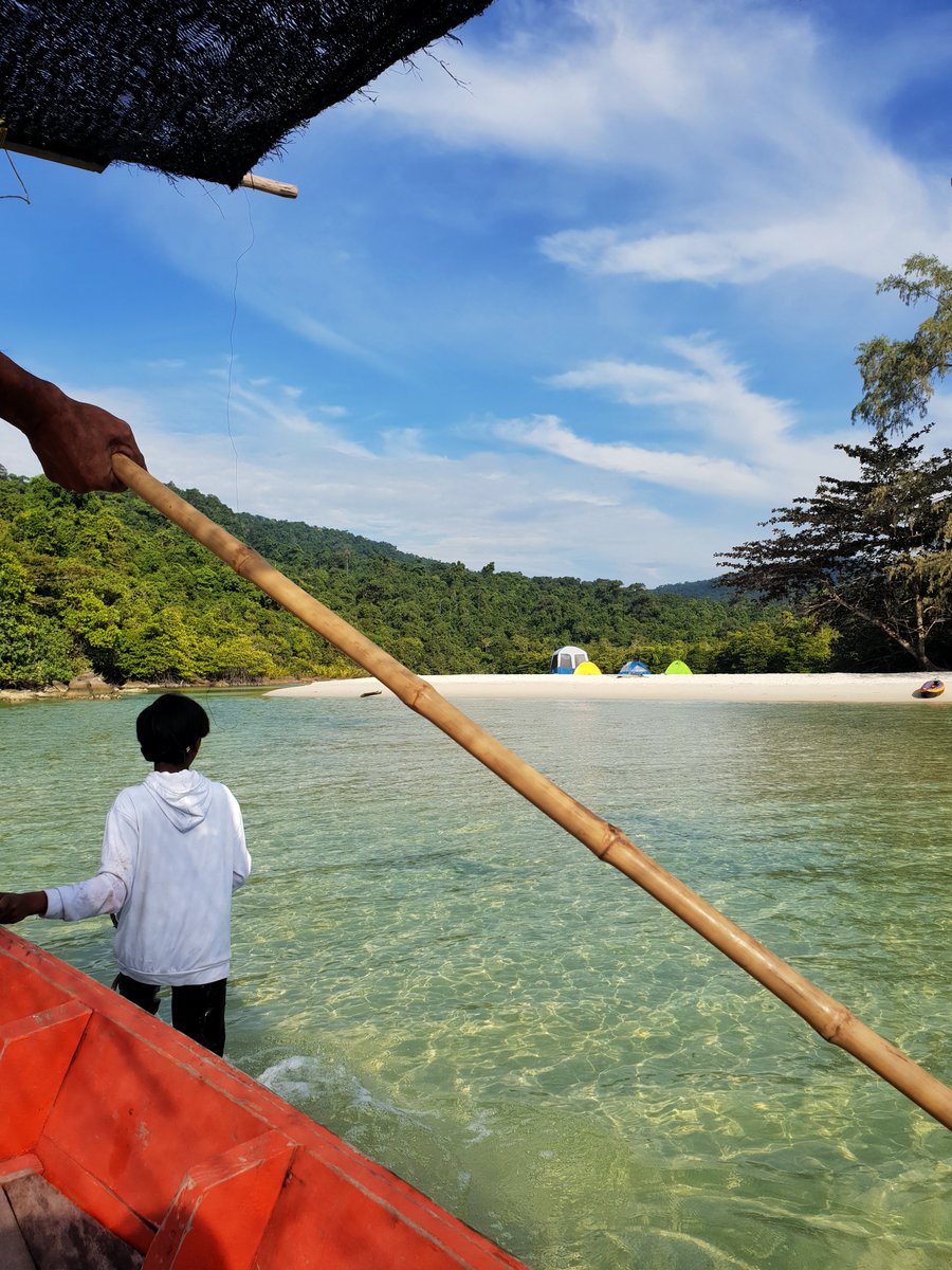 และบางครั้งความสุขก็มาในรูปแบบความลำบากเท่านั้นเอง 🌴🌊🏕