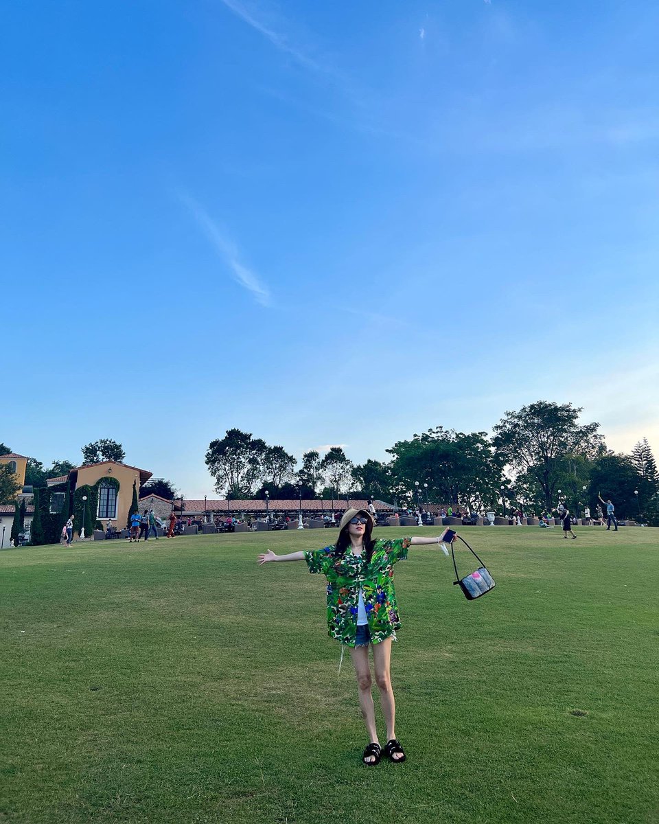 krungy21's tweet photo. Dara in Pattaya Photo Dump 
#DaraInPattaya https://t.co/nvZTQyJcOE