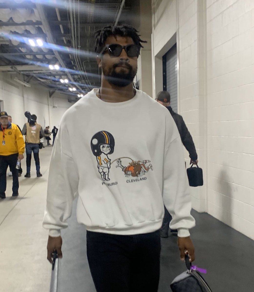 BarstoolBurgh's tweet photo. Mistake by the lake week. #HereWeGo https://t.co/ntJFCNV3sg
