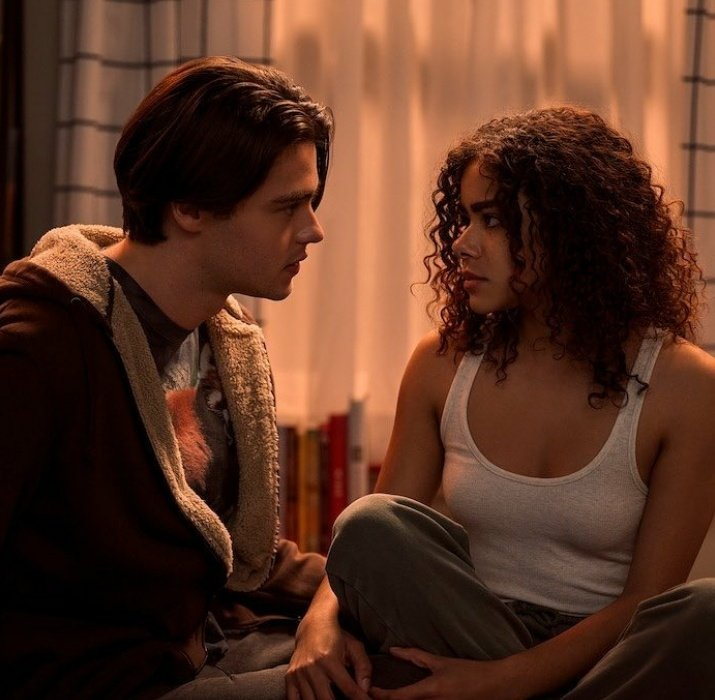 A 2ª temporada de 'Ginny e Georgia' estreia amanhã na Netflix.