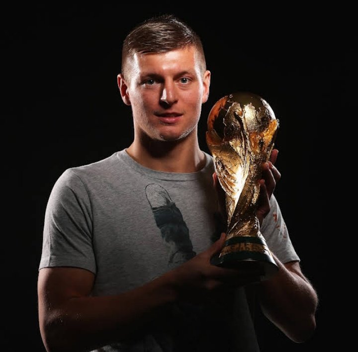 Happy birthday  Toni Kroos 
The world championship Celebrate his  33rd Birthday  Germany 