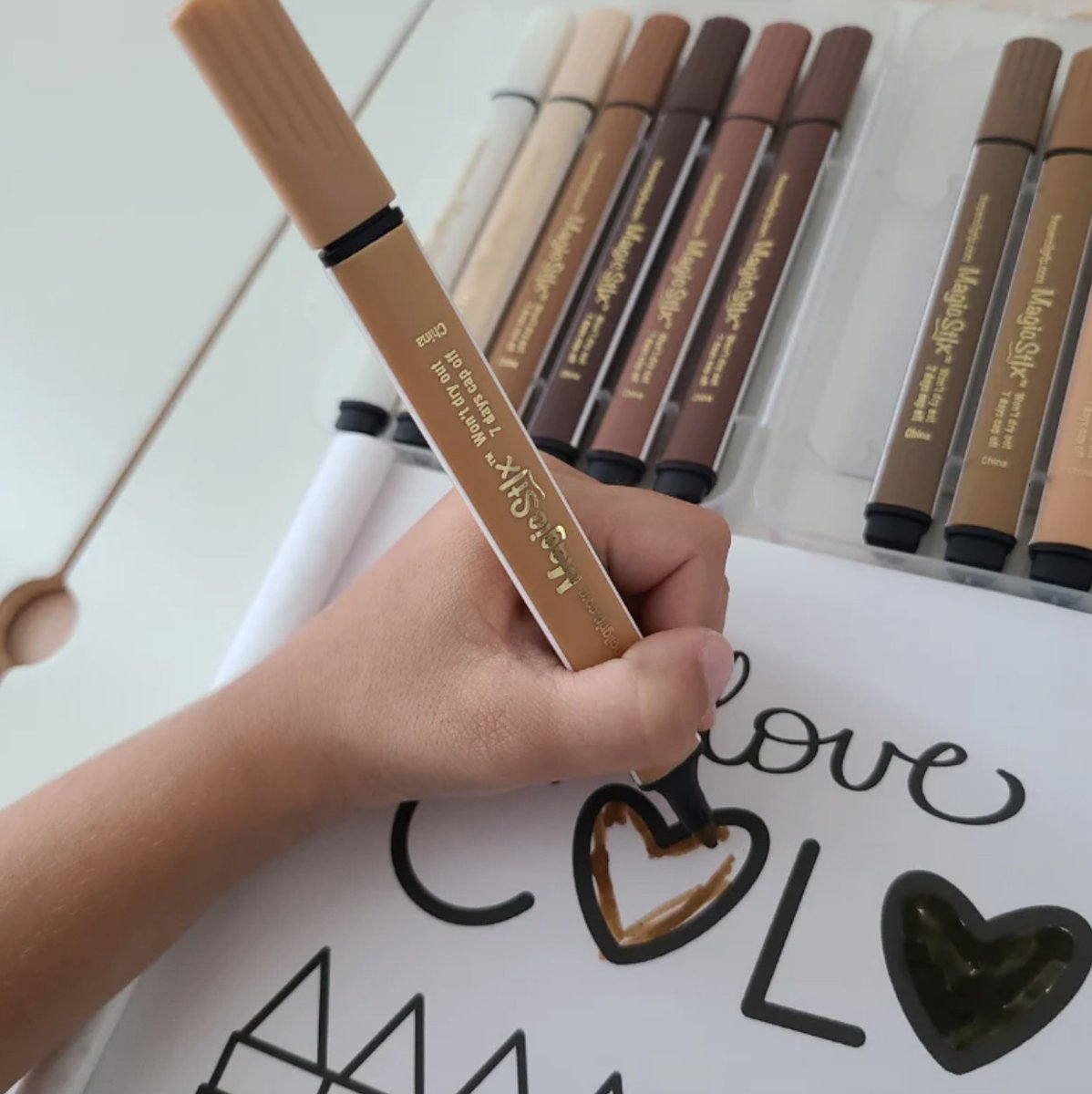 SonsuhEdu's tweet photo. The shade range in the Global Skin Tone Markers helps kids (and grown-ups) feel represented. NO-ROLL TRIANGLE SHAPE FOR THE WIN. 👌

Shop now: https://t.co/MeMIwIIoz7

#schoolsupplies #craftsupplies https://t.co/MP1mdtB7At