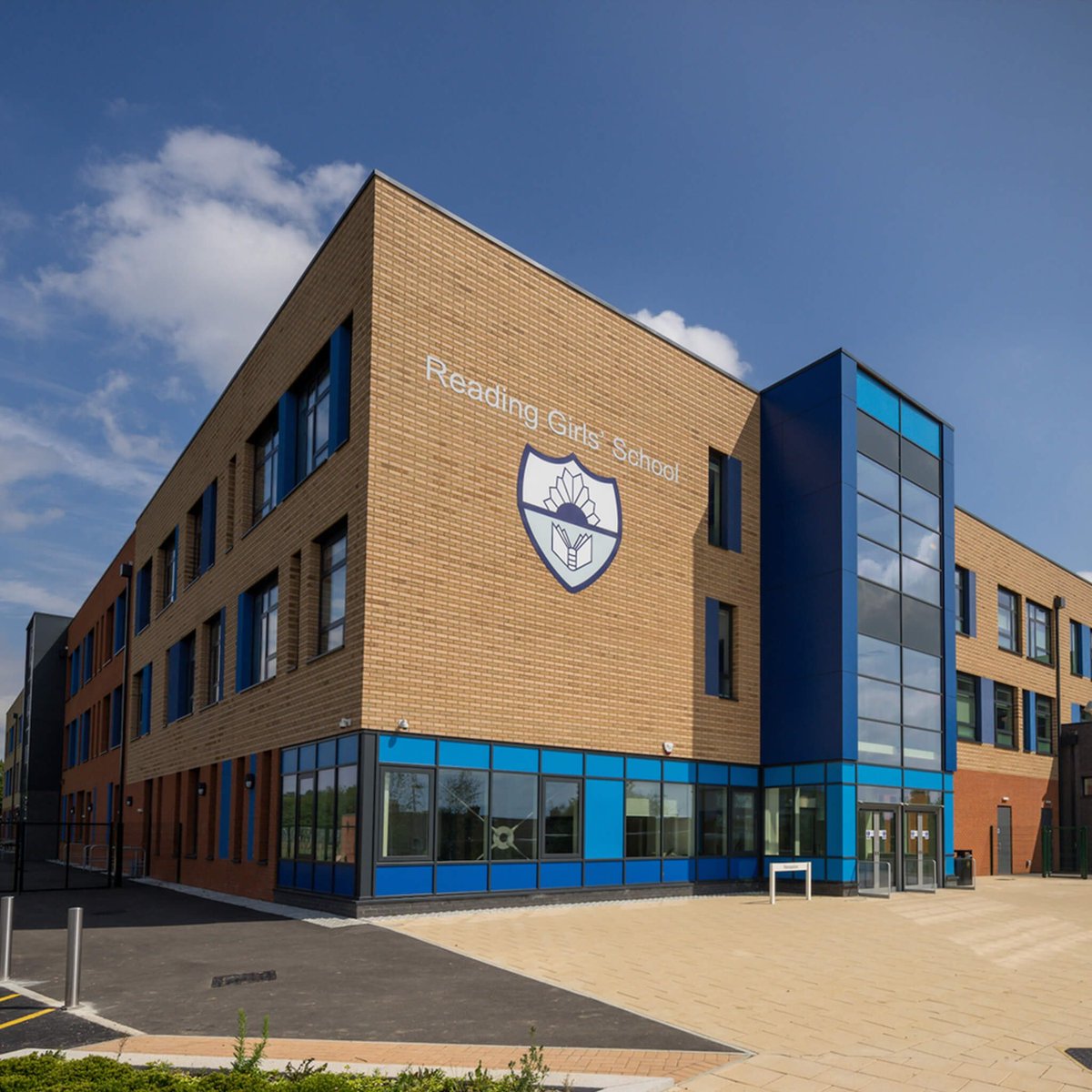 rocheav73's tweet photo. 📢 This weeks #ProjectPlug takes us to @ReadingGirlsSch where an audio system was needed to handle essential announcements as well as background music during lunch breaks to maintain smooth daily operations &amp; safety. 

👏Good job @CUKaudio x @AudacAudio

👉https://t.co/2QI4Ao7WQz https://t.co/PByj7d4ugy
