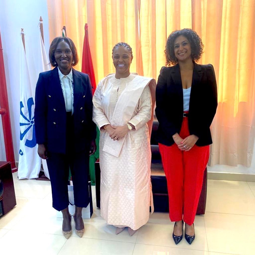 NelmaPFernandes's tweet photo. Audiência com a Sra. Ministra de Estado, dos Negócios Estrangeiros, Cooperação Internacional e das Comunidades Suzi Barbosa, no âmbito da Presidência da Confederação Empresarial da CPLP.  

 “juntos somos mais fortes e fazemos o mundo avançar”

🇦🇴🇧🇷🇨🇻🇬🇼🇬🇶🇲🇿🇵🇹🇸🇹🇹🇱

#cecplp #cplp https://t.co/VpTYfMVNpE