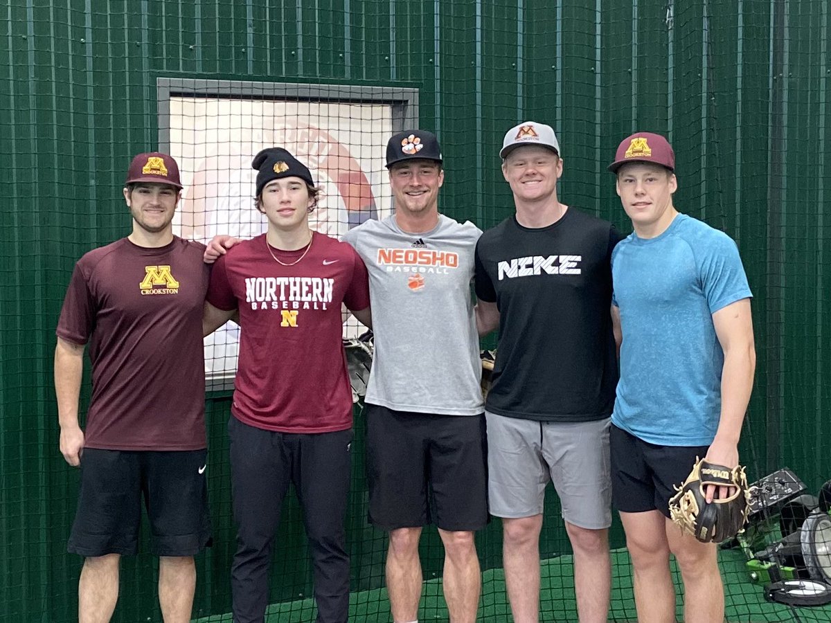 AlexSumner4's tweet photo. Over the winter break these college players put in a lot of time and hard work to prepare for their spring season. Good luck and thanks for letting me be part of it. 

@AUrlaub @Kobesenn @EastonRerick @SawyerSatrom @MichaelHallqu11 

@UMCBaseball @NSUWOLVES_BS @GoNeoshoBasebal https://t.co/FiaGjdbaGa