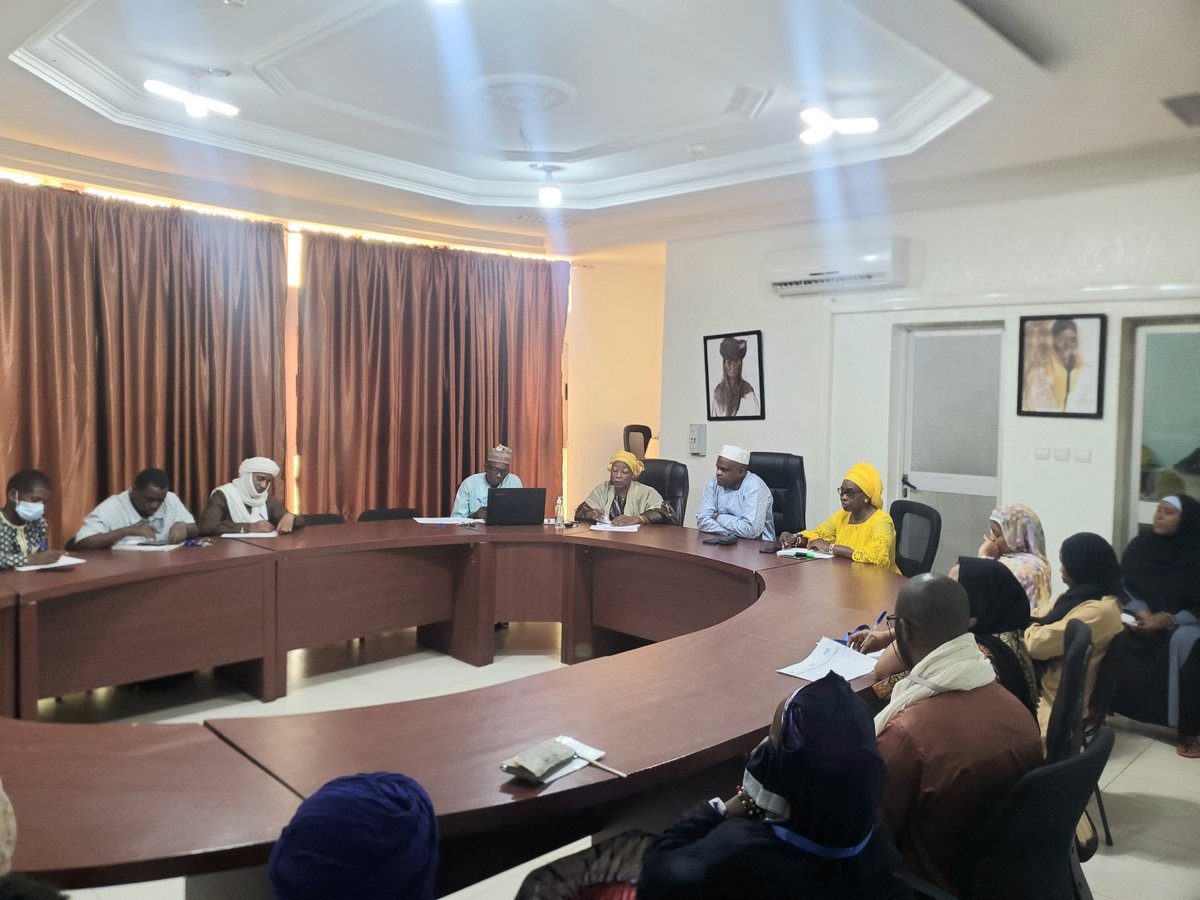 #Niger #Niamey  Un nouveau comité central des réfugiés et demandeurs d'asile a été élu. 

Il est composé du comité central des réfugiés urbains et du comité des jeunes. 🎯Leur mission : représenter partout où cela est nécessaires les personnes placées sous le mandat du HCR
👇