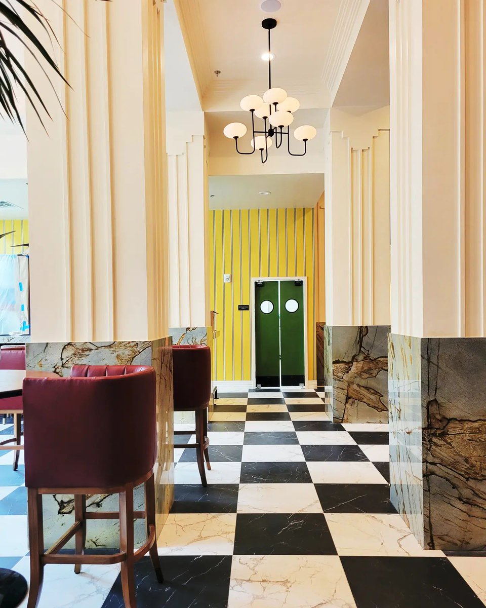 Straight out of The Golden Age, @staythreefoot is roaring with pops of color. 

📸 hausguerin on IG