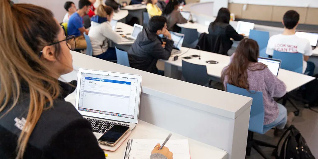 UICBusiness's tweet photo. The #UICBusiness Liautaud Graduate School offers a variety of master's degree options.​ Join us on January 18 at 5:30 p.m. for a virtual info session with admissions representatives and current graduate students, followed by a Q&amp;A.​ Register today: https://t.co/Uh9vI77SxP. https://t.co/zGx0y3GuvP