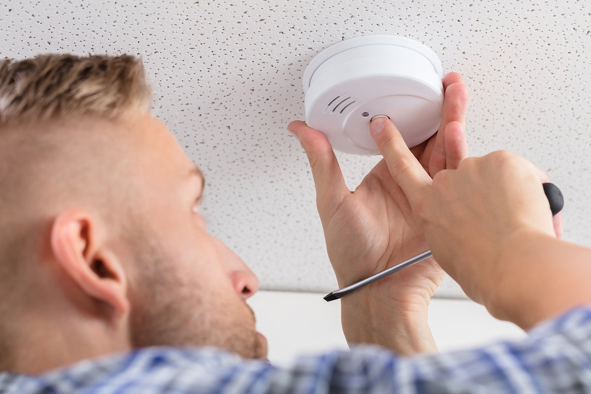 ATCOGas's tweet image. Happy 2023! Make carbon monoxide safety a priority this year and add these goals to your New Year's Resolutions: 

➡ Have your fuel-burning appliances checked by a professional 
➡ Install and regularly test CO and smoke alarms
➡ Check your furnace filter monthly