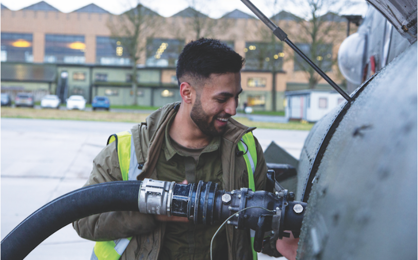 theapp_guide's tweet photo. Apprenticeship success stories: Raja Janjua, from the West Midlands, was one of the winners of the RAF Apprentice of the Year 2020
https://t.co/AtuOK9Dvkf
#RAFtraining #RAFapprenticeship https://t.co/PxrHNRXaX9