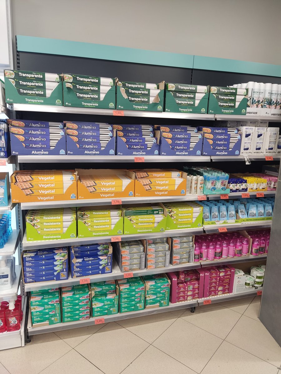 jvanjete's tweet photo. @Mercadona está guay que queramos eliminar el plástico y lo que terminemos  eliminando sean las bolsas de papel para los bocadillos (Al menos en Toledo). Mucho mejor el aluminio y el plástico. Donde va a parar!!! https://t.co/Fg7f8Uut0T
