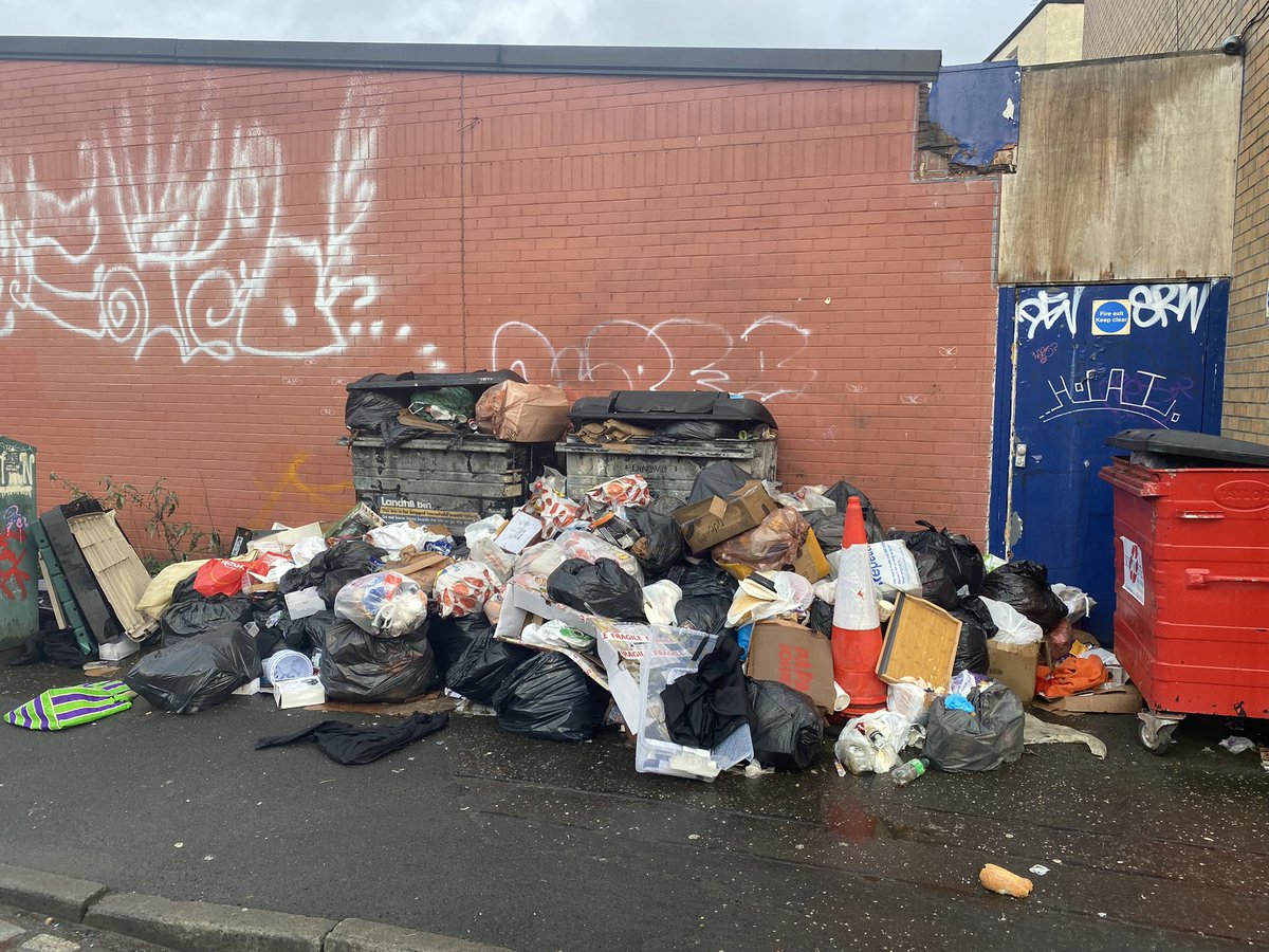 Jane Street bins have been like this for almost 2 weeks @Edinburgh_CC @edinhelp