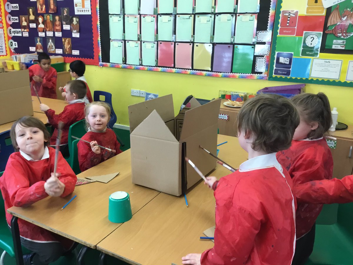 G_M_P_SClass2RM's tweet photo. This morning we have been launching our Tudors topic by making Tudor houses! https://t.co/5UHtmlkTFb