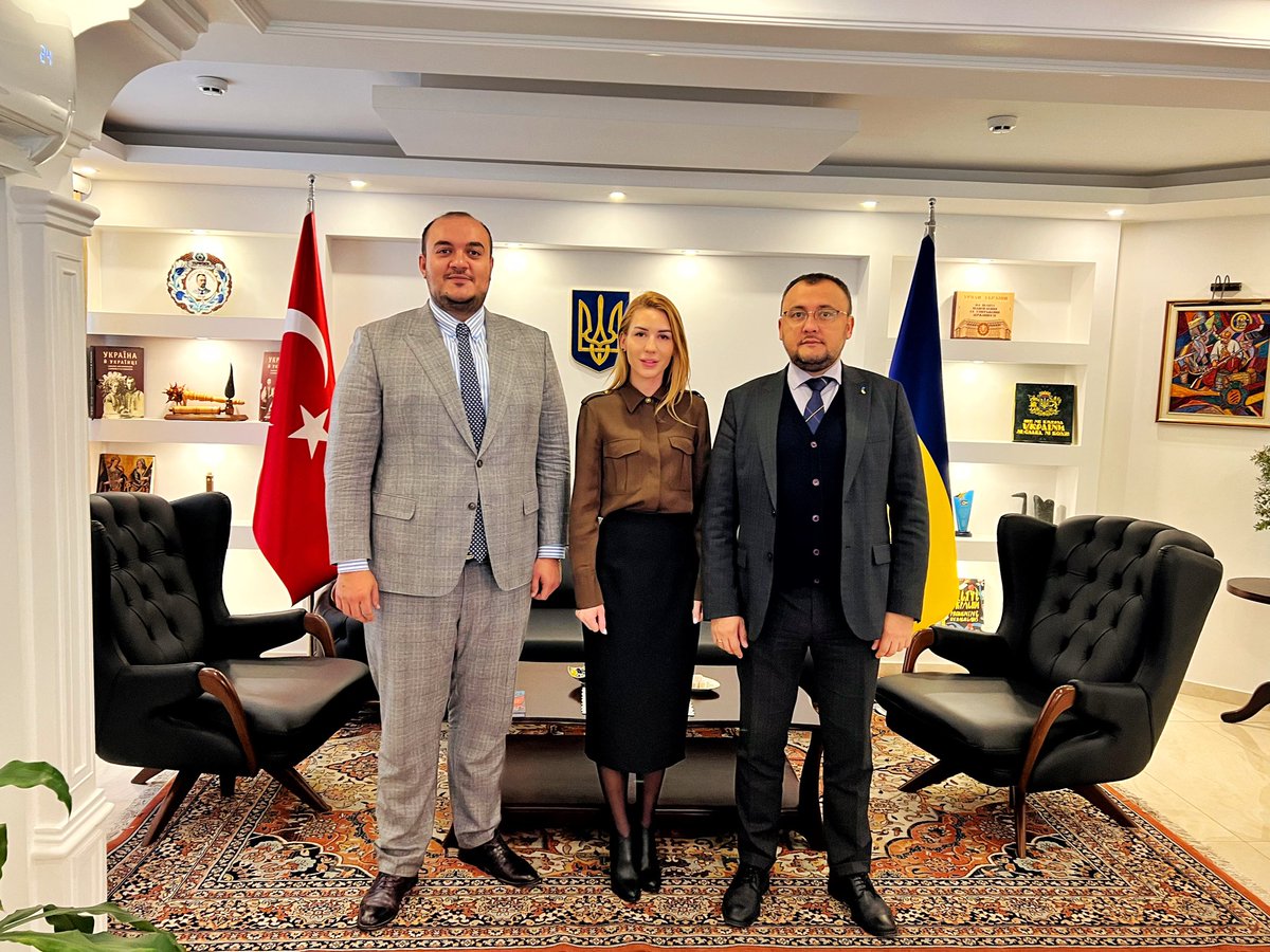 HCUAZE's tweet photo. 🇺🇦 Сьогодні відбулася офіційна зустріч Почесного Консулом України Мехралі Гасимова з Надзвичайним і Повноважним Послом України в Турецькій Республіці Василем Боднаром. https://t.co/5pFtMNId1R