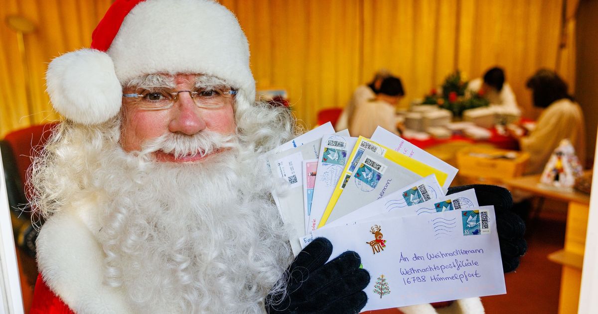 Die Deutsche Post hat in ihren sieben Weihnachtspostfilialen Briefe für Nikolaus, Christkind und Weihnachtsmann erhalten und ausgewertet, was sich Jung und Alt wünschen. dlvr.it/SgMPD5