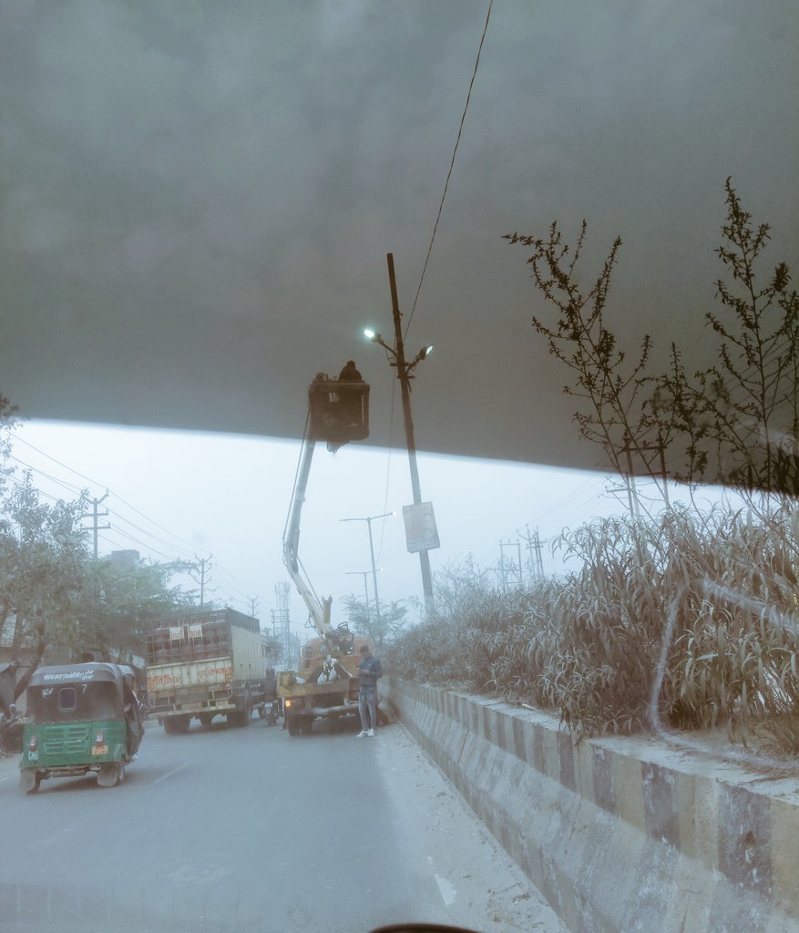 #Bopuratotilamodestreetlights <a href="/dm_ghaziabad/">DM Ghaziabad</a> बहुत-बहुत धन्यवाद। महोदय भोपुरा चौक से टीला मोड़ तक लगभग स्ट्रीट लाइट लग गई है।कुछ दूरी में अभी भी सोडियम वाली लाइट लगी हुई है। कृपया यह भी बदलवाने की कृपा करें। जिससे  सड़क से गुजरने वाले लोगों को अंधेरे के वातावरण से छुटकारा मिले।