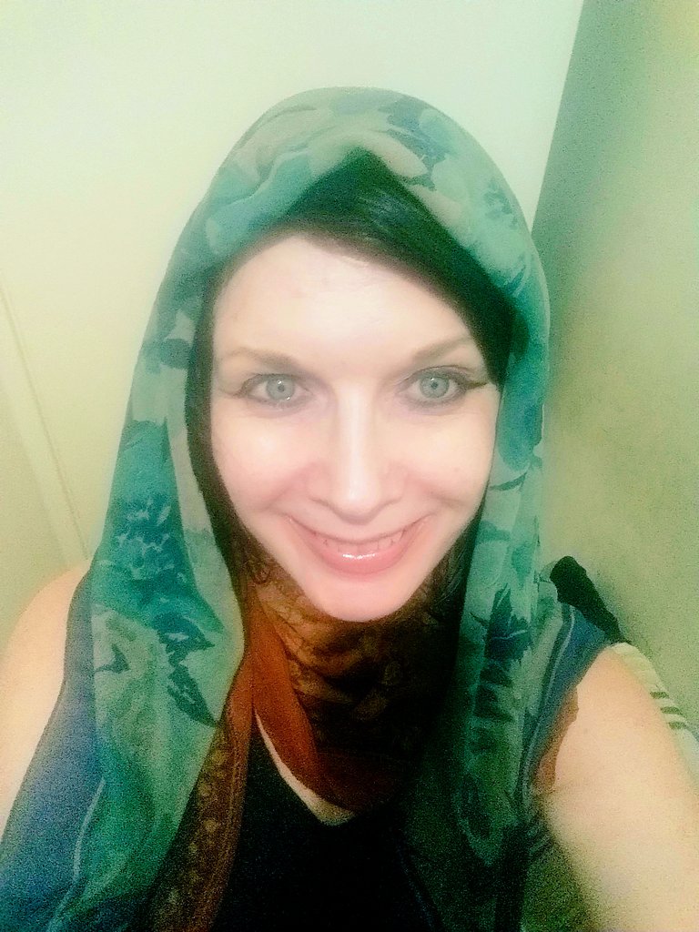 Bono66020372's tweet photo. #selfie #Radiantfilter. In #1990 I did a #writingforapurpose #eveningclass at #WensumLodge #AdultEducationSchool on #KingStreet here in #Norwich & I loved the #coffeeshop & #outdoorseatingarea overlooking the #riverwensum & #Jurnetsbar missed 3 classes because of #modellingjobs https://t.co/dxp69dsoOl
