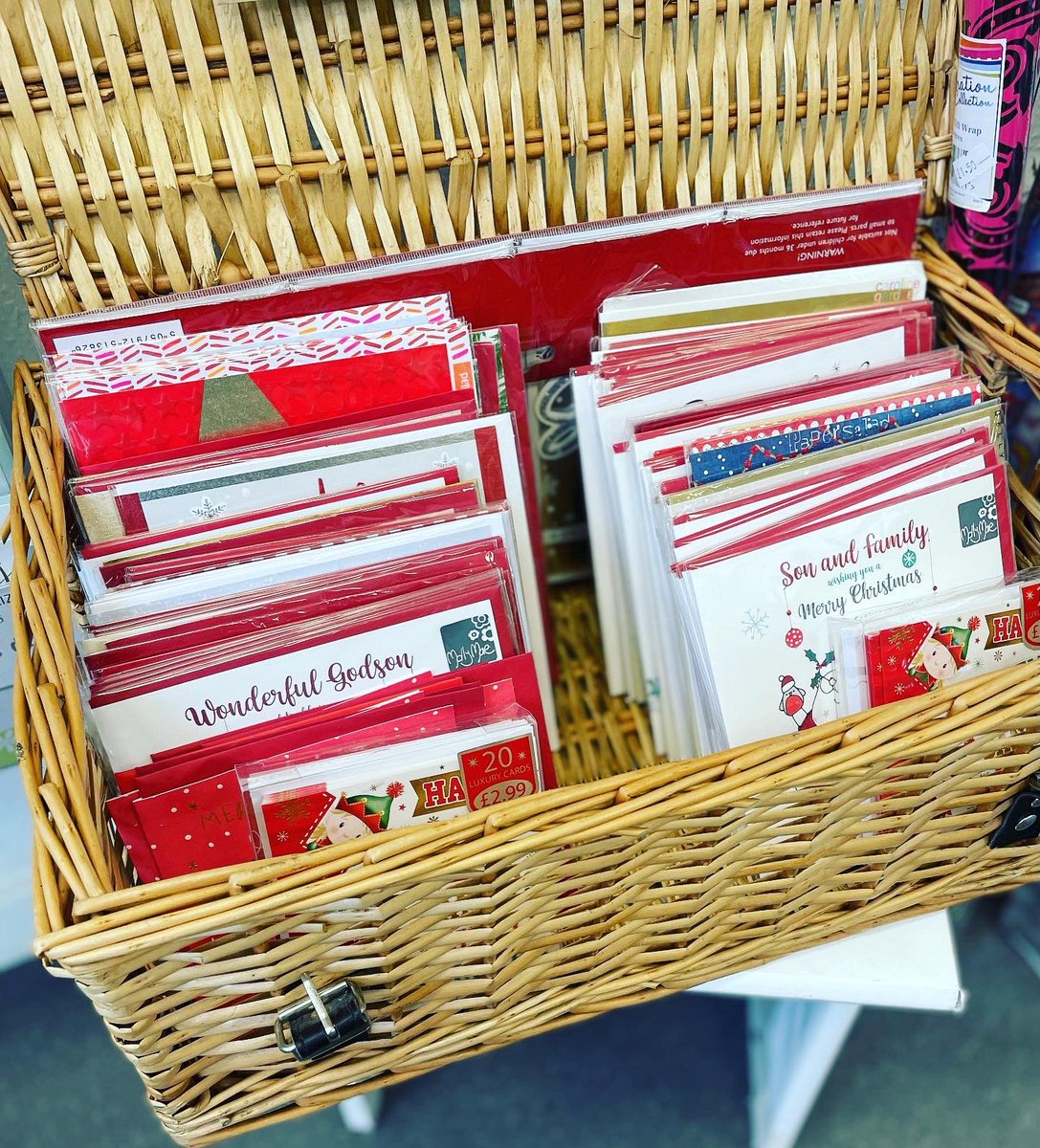 giftlindley's tweet photo. CHRISTMAS CARDS ONLY £1.00 each 😯 https://t.co/fwSCKyB8rK