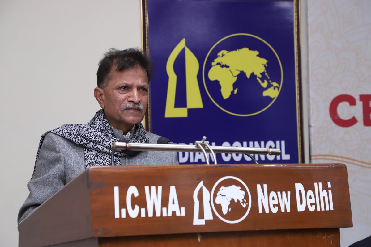ICWA_NewDelhi's tweet photo. At the ICWA Panel Discussion on "#Pravasi Bharatiya Divas 2023–Celebrating Diaspora in Era of AmritKaal" @amb_virugupta, Pres, @IndiaArsp; @AmbTrigunayat, Fmr Amb🇮🇳to🇯🇴🇱🇾🇲🇹; Prof Binod Khadria, JNU &amp; @neelakantha, Working Pres, @PIOCCI_NewDelhi were the panellists. https://t.co/ygVGSU90AR