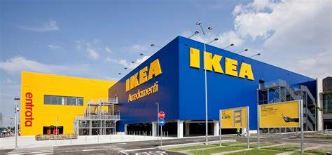 rentierdigital's tweet photo. IKEA plus grande marque de meubles. Avec un CA de plus de 50 milliards €, c'est le roi pour :

"Vous faire acheter des choses que vous n'aviez jamais prévu d'acheter"

Les 7 leviers psychologiques d'IKEA pour vous faire acheter plus que prévu.

🧵 https://t.co/jYBEjI5B8K