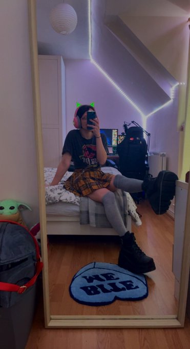 You, me, chainsaw man marathon? https://t.co/cYPotupWTX