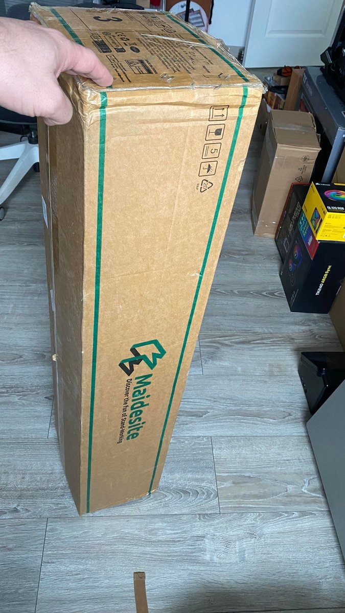 PhenomGreg's tweet photo. Réception de colis pour le nouveau setup 2023.
Un bureau motorisé de chez Maidesite qui va me permettre de travailler debout un peu plus, c'est la première pièce du puzzle du setup 2023.
Vous en pensez quoi vous des bureau assis - debout ?
@+
#setup2023 https://t.co/yZIyocJpFg