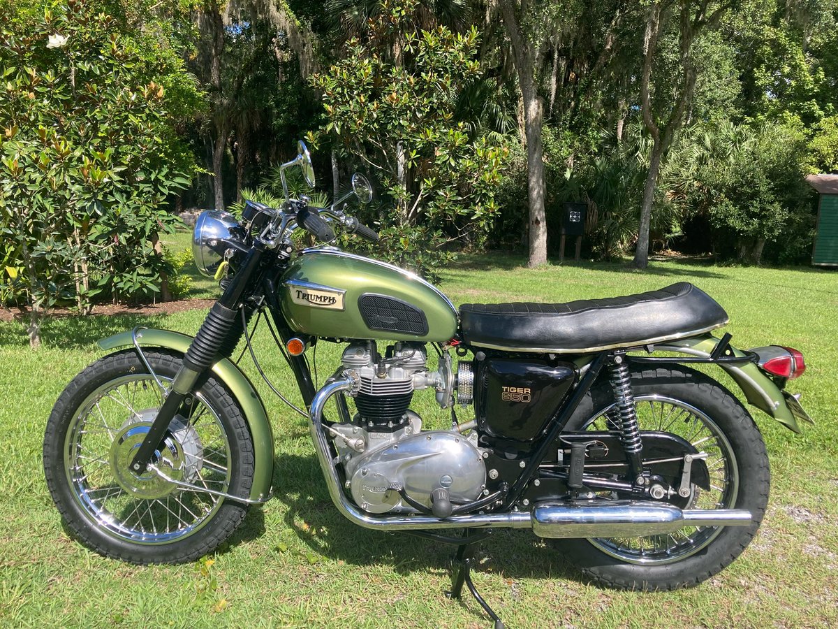 chopdocs's tweet image. One of my customers resto jobs that had to match the paint for  spring gold and lay out oem black stripes @TrulersSaveTime