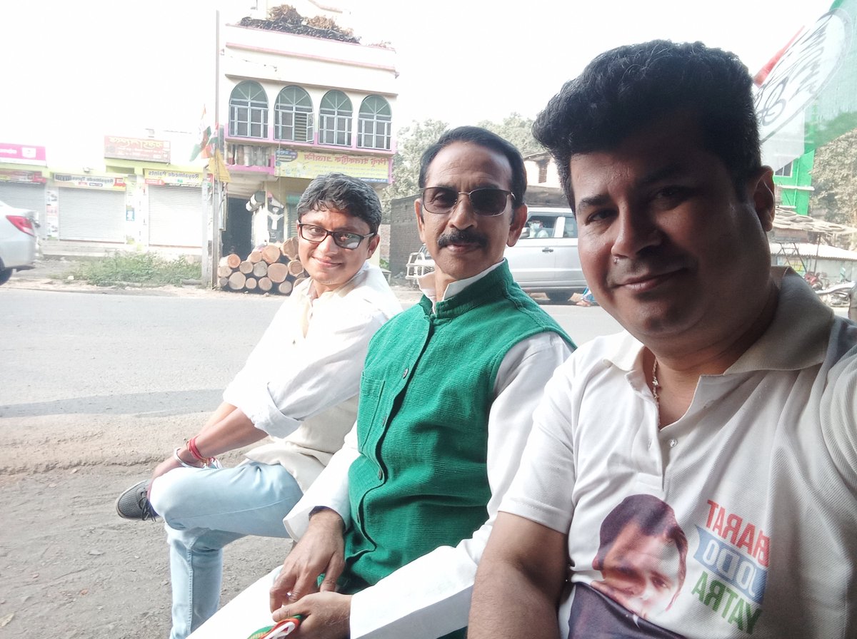 But now, I leave you with a picture of satisfied me with @subhankar_cong da and Arghya Gon sitting at a chai dokan after the 18 km walk while Abdus Sattar da meets his erstwhile constituency friends alongside us. 

#BharatJodoYatra