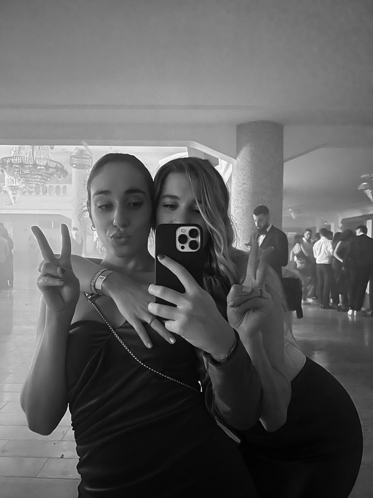 NereFdez98's tweet photo. súper bien acompañada en mi primer día del año✨🧡 https://t.co/FUab4CG1pH