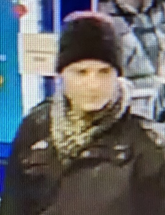 Police have issued a CCTV image of a man they would like to speak to in connection with an incident at a toy shop in #Ipswich, where a 4-year-old boy reportedly dropped money to the floor which was picked up by a man who left the shop without handing it in
suffolk.police.uk/news/latest-ne…