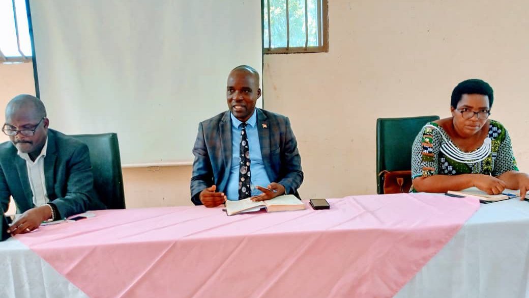 BuhumuzaProvinc's tweet photo. Buramatari wa @MuyingaProvince Jean Claude #Barutwanayo asaba indongozi kwama zikorana neza nabo zirongoye kugira ngo akazi karangurwe hisunzwe akarangamutima k'akazi n'amategeko .
Yasavye abarongoye ubutungane kuza baranyarutsa guca imanza.
@MininterInfosBi 
@MiniJustice_BDI https://t.co/Ukh5f8ctvL