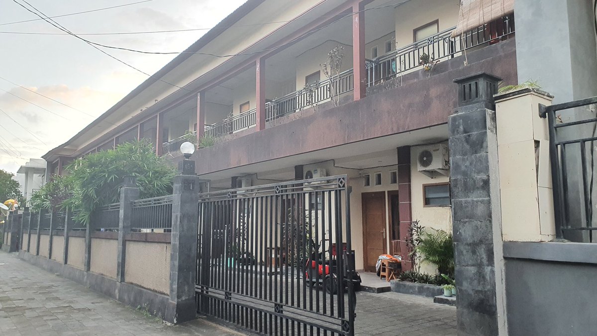 jpbali's tweet photo. Fasilitas kamar :
1. Kamar Mandi
2. Dapur
3. Almari
4. Tempat tidur
5. Listrik token masing2 Kamar
Lokasi Tuban , Badung Bali, 1 km dari Bandara I Gusti Ngurah Rai Bali,
800m dari pantai.
kontak :
https://t.co/7wuf0dNv4M
#Bali
#propertybali
#investasibali
#kostbali https://t.co/YerWc9yZbi