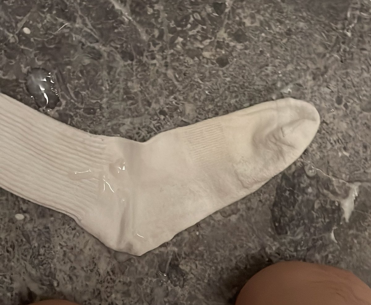 Davidfranz123's tweet photo. @metaphor1012 射白襪上🧦🥵 https://t.co/3gs19SNVOD