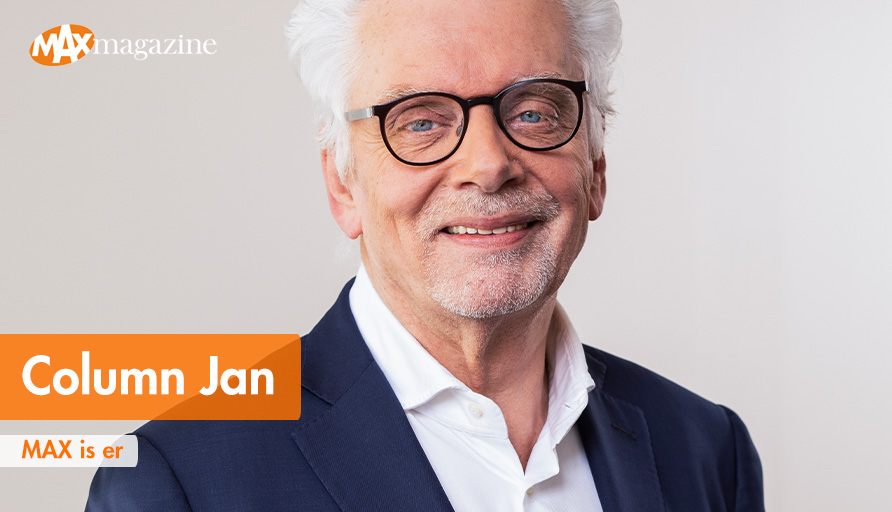 MAXMagazineNL's tweet photo. "MAX is er voor u, met onze programma’s op radio en tv, ons online aanbod, onze gids en onze maatschappelijke betrokkenheid. We gaan er samen een mooi jaar van maken. Moedig voorwaarts!" Lees de volledige column van @Jan_Slagter hier: https://t.co/3fdVaxlebH #MAXMagazine https://t.co/urf7Yx67WR
