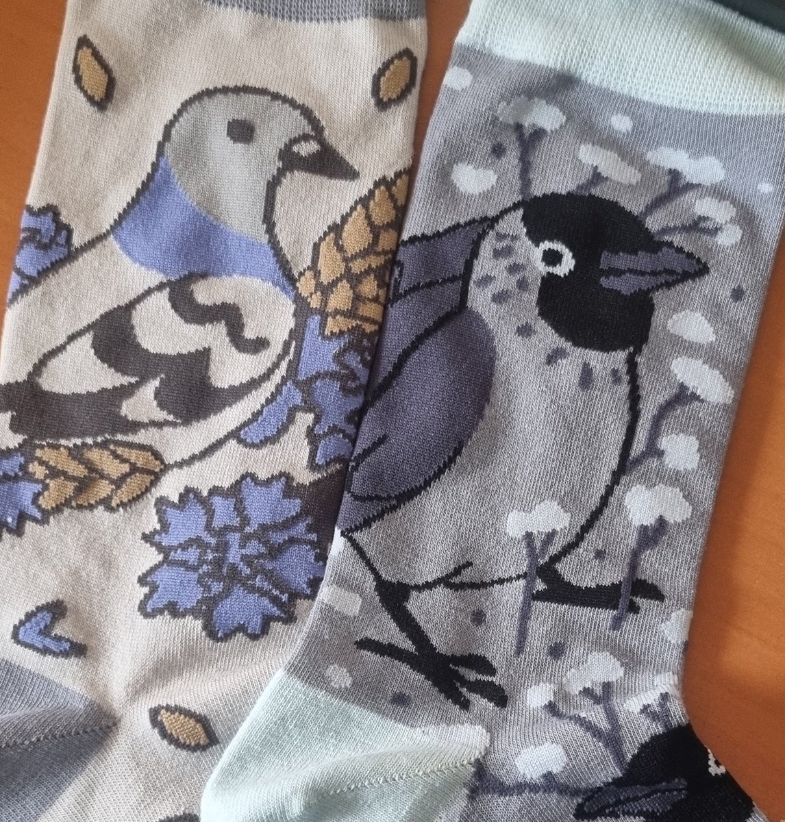 roundbirbart's tweet image. Making some packaging for these new sock designs 🎉