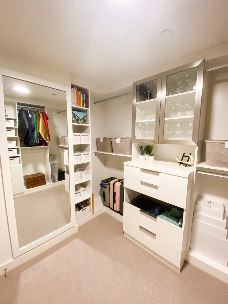Simplyluxeorga1's tweet image. We all have a catch all area. 

Mine is a basket I keep by the door, and then put the items away once a week (or try to!)

.
.
.
#closetstorage #sandiegoorganizer #palmspringsorganizer #sandiego 
#orangecounty #orangecountyorganizer #simplyluxeorganizing #sandiegoorganizers