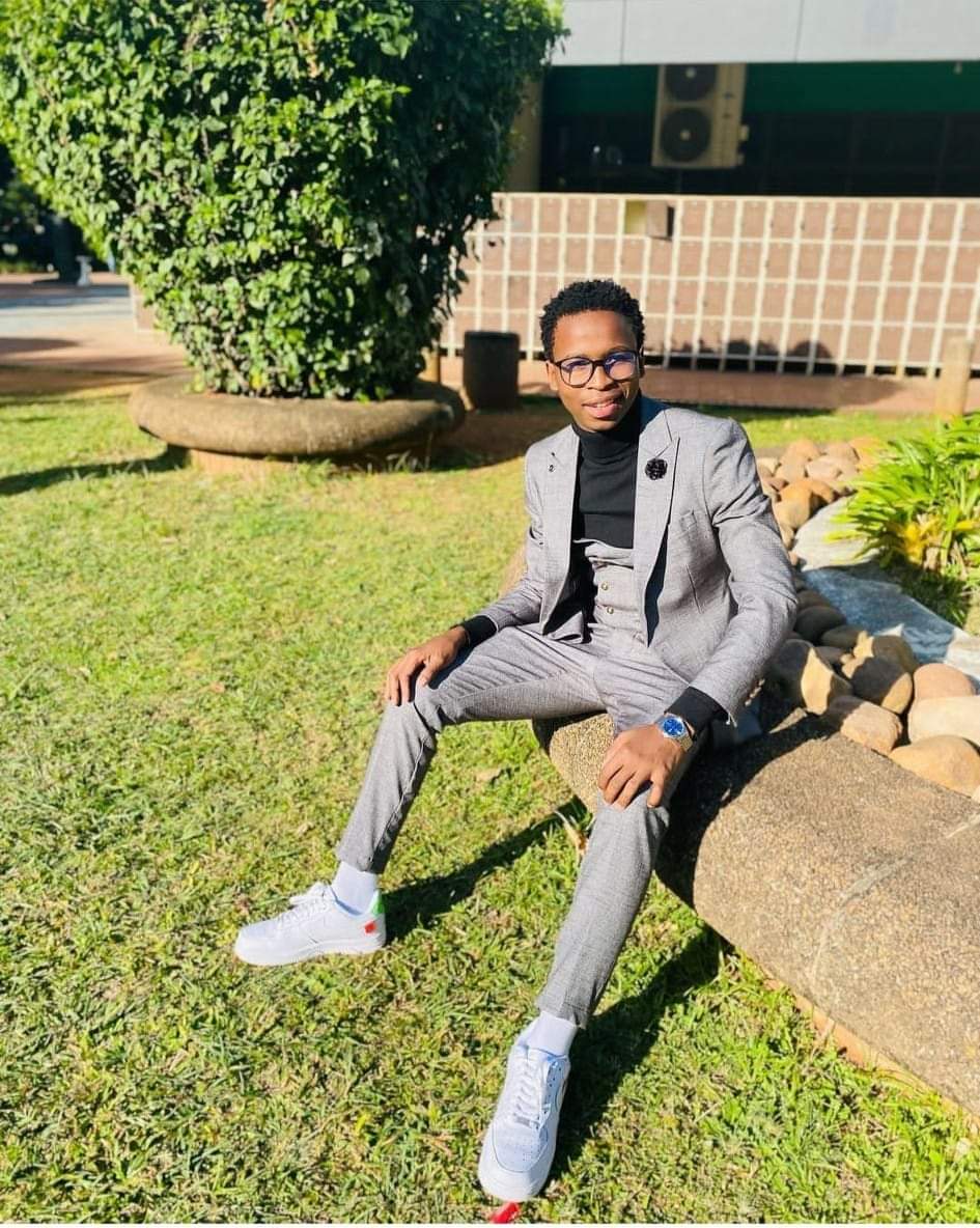 Miss__Radee's tweet photo. Would like to thank @gagasifm for the bursary they gave my son 10 years ago he was in grade 5, he is now graduating this year. He has been using that money since primary. He is now a responsible young man who has a bright future ahead
#gelezanegagasi
@DriveGfm @middayconnexion https://t.co/oGwAS2fnQm