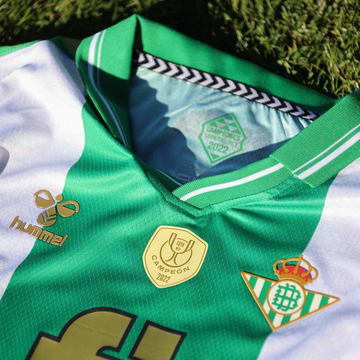🏆🥇😍

¡Qué ilusión llevar el parche de campeón en el pecho!

#CopaDelRey