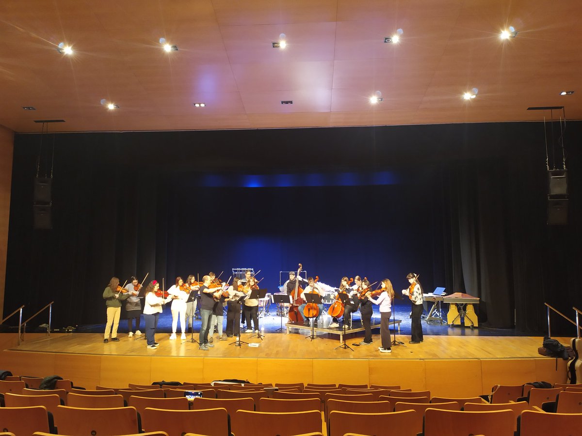 jonc_jonc's tweet photo. Avui ja és dia de concert! A les 19h al Teatre Auditori de Salou! Obres de #Txaikovsky #Strauss #Dvórak #Stravinsky i més 🎶
Amb el concert d'avui col•laborem amb la campanya de recollida de joguines de la Creu Roja 🤍 
@AjuntamentSalou https://t.co/hf5uYFOz2i